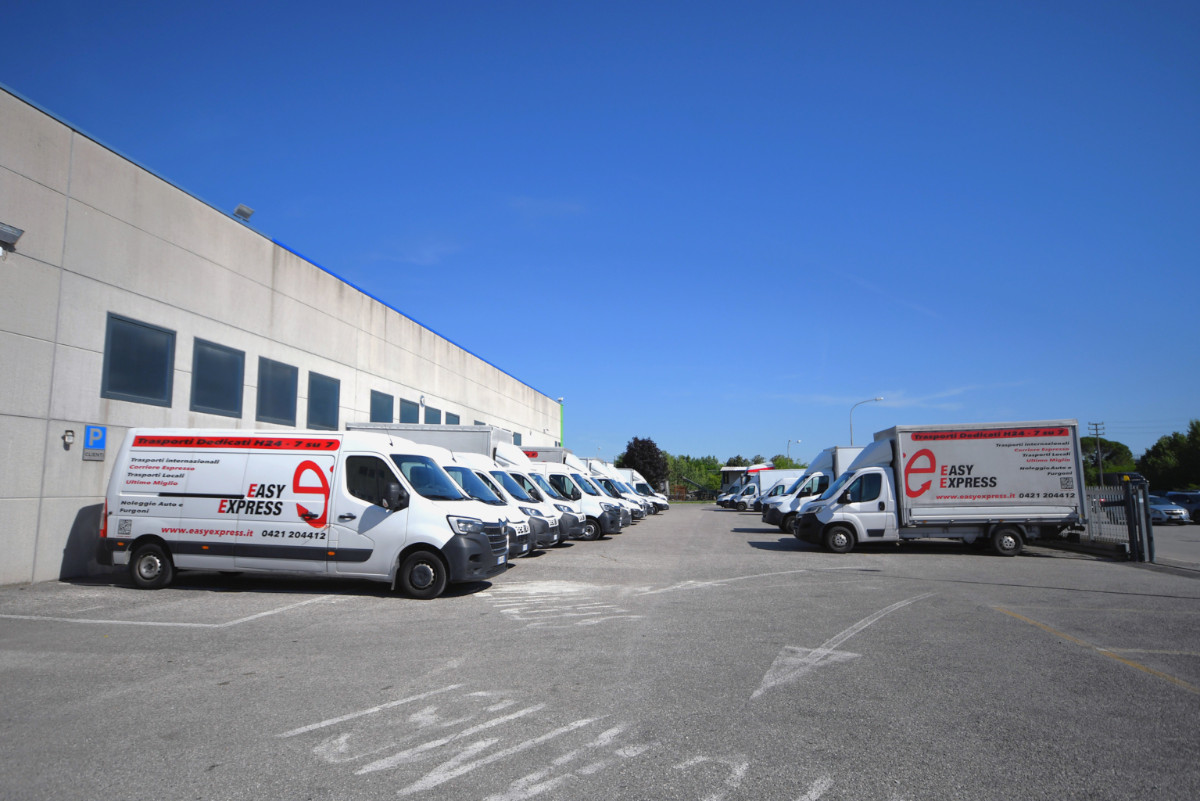 Parco mezzi Easy Express per servizi di logistica e spedizioni